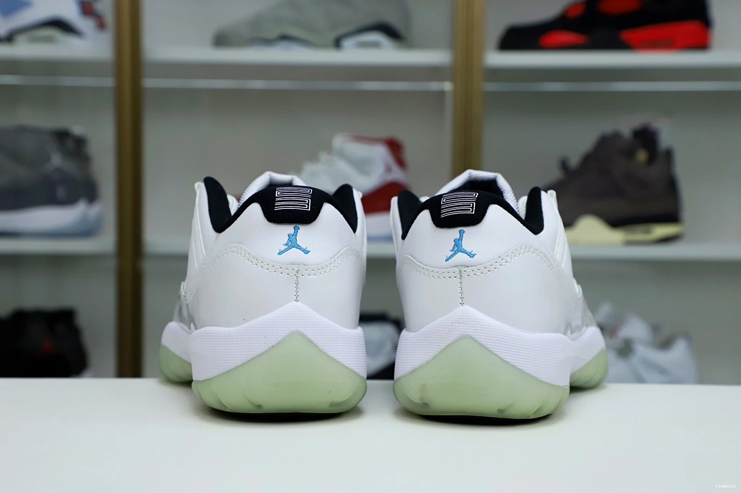 BLUE AIR LOW RETRO LEGEND 11 JORDAN 1004